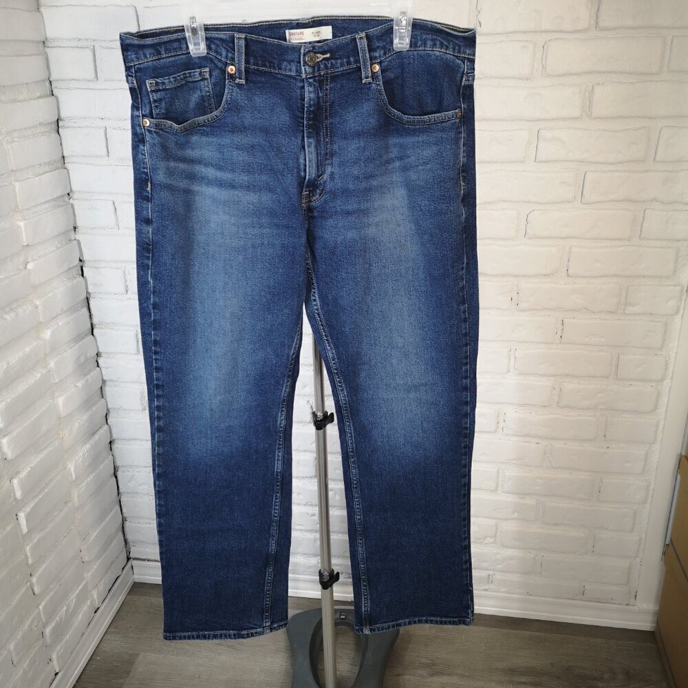 Signature Levi Strauss Relaxed Men's Size 36/30 Medium Wash Blue Jeans